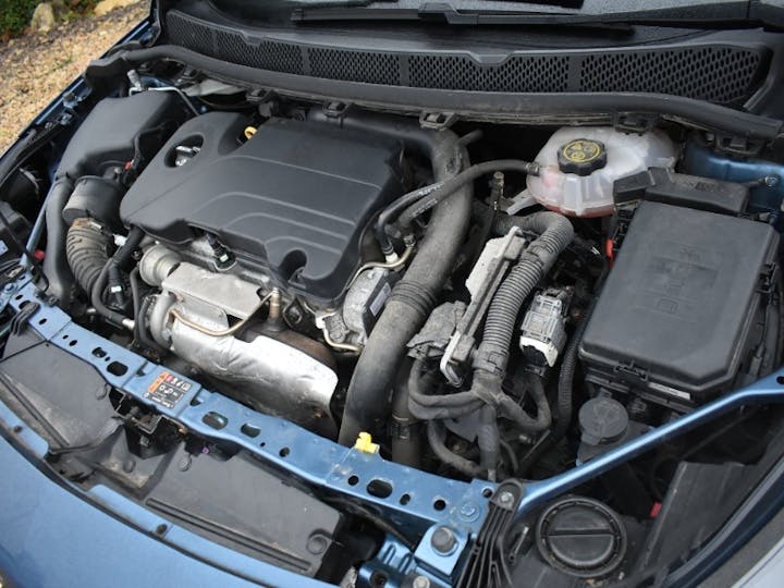 Blue Vauxhall Astra 1.4 SRi S/S 2017