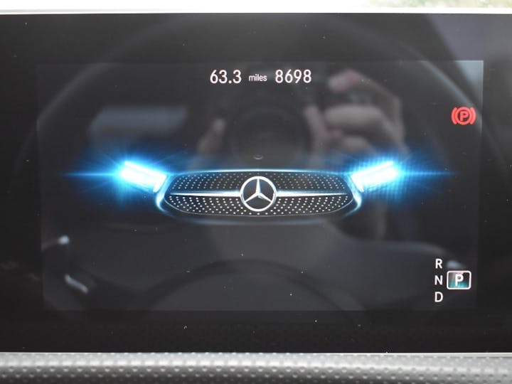 Red Mercedes-Benz A-class 1.3 A 200 AMG Line Executive 2019