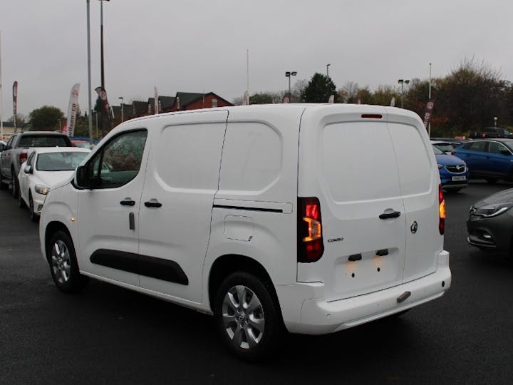 White Vauxhall Combo 1.5 L1h1 2000 Griffin Edition 2021