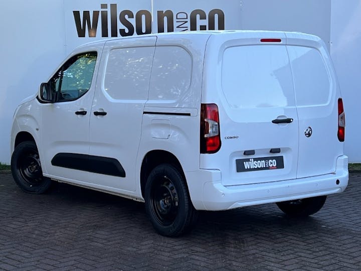 White Vauxhall Combo 1.5 L1h1 2000 Sportive 2021